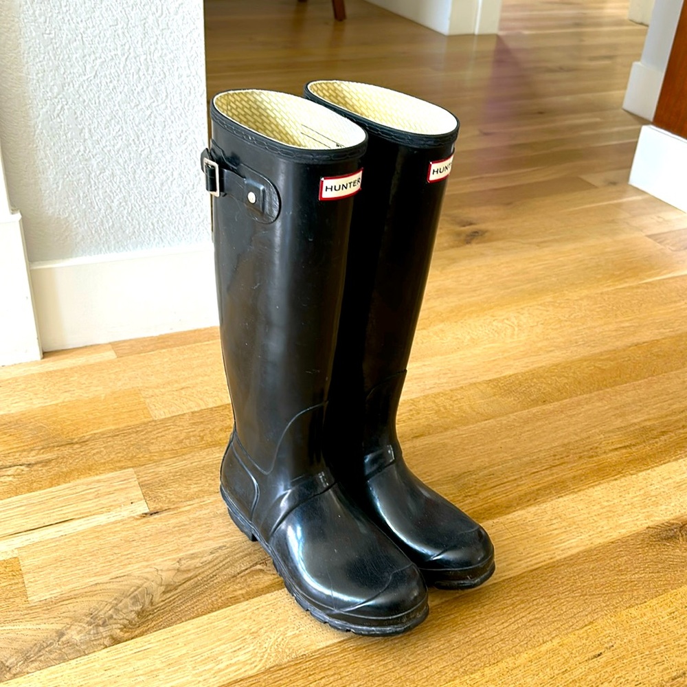 Hunter Original Gloss tall boots in black - women’s size 9